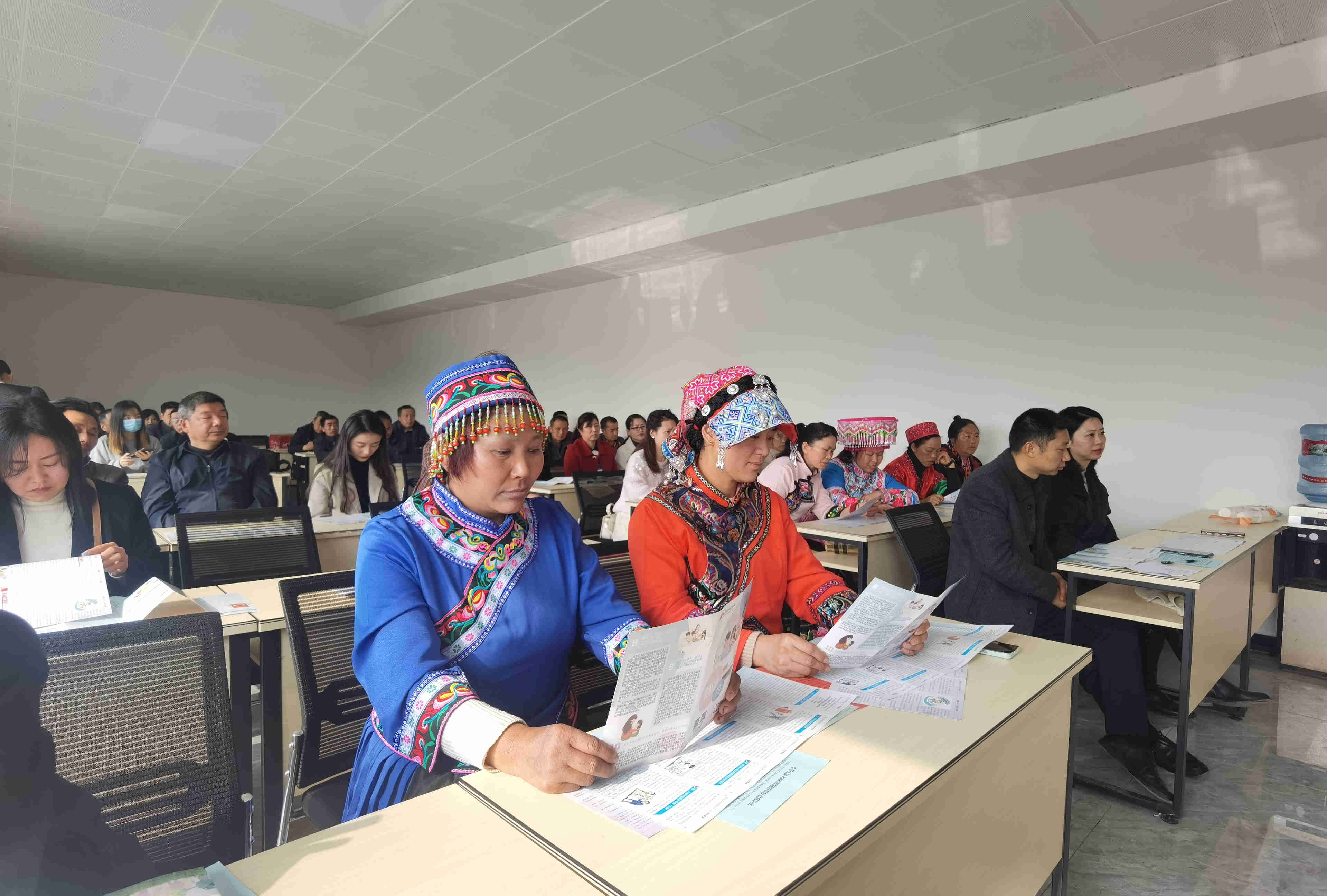 情系“三八”妇女节 与法同行进乡镇 ——安岳县法院集中开展妇女儿童维权普法宣传活动